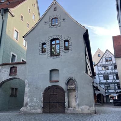 Nikolauskapelle, Eingang an der Seite rechts